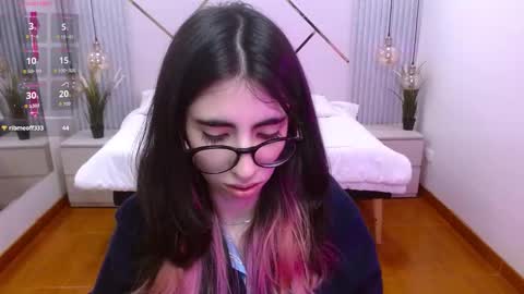 Snapshot of lena_roses chatting on November 2025 01:43:01 PM Lena online show from November 2025 01:43:01 PM