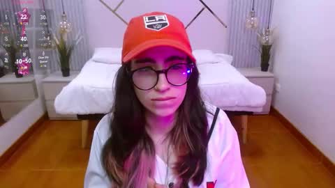 Snapshot of lena_roses chatting on November 2025 01:18:02 PM Lena online show from November 2025 01:18:02 PM