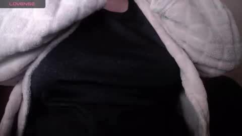 Snapshot of lenagolden chatting on March 2026 11:38:02 AM lenagolden online show from March 2026 11:38:02 AM