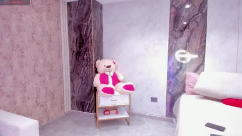 Lenathompson online show from February 2026 04:22:01 AM