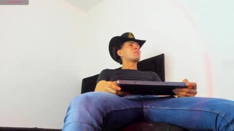 leo183877 online show from March 2026 04:46:02 PM