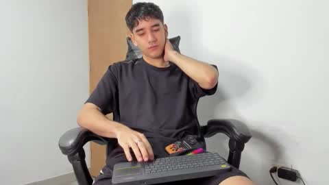 Leo Jones online show from November 2025 01:06:02 AM