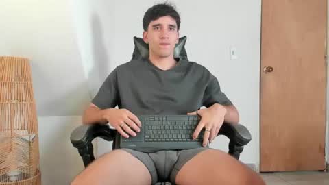Snapshot of leo_jones389 chatting on July 2026 09:29:02 PM Leo Jones online show from July 2026 09:29:02 PM