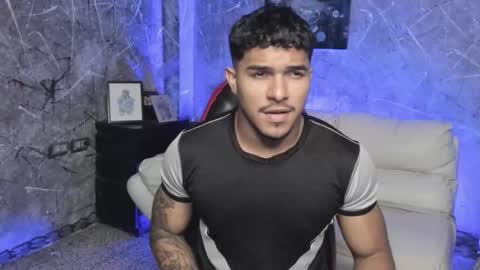 Leo independent model online show from November 2025 06:52:02 PM