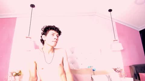 Snapshot of leofeniix chatting on March 2026 04:03:02 AM Leo online show from March 2026 04:03:02 AM