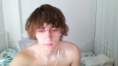 Snapshot of leon_heart666 chatting on June 2026 01:47:02 AM Leon online show from June 2026 01:47:02 AM