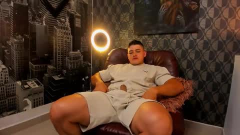 Leon Smoron online show from November 2025 12:32:01 AM