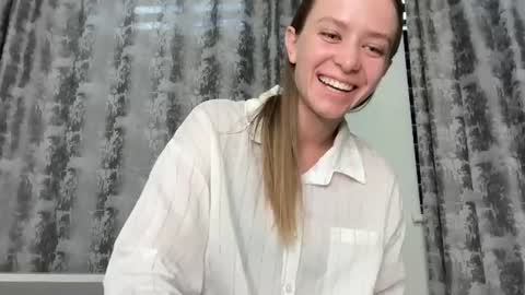 Snapshot of leona_grand chatting on June 2026 02:05:01 PM Emma online show from June 2026 02:05:01 PM