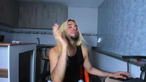 Snapshot of leonboom chatting on March 2025 08:22:01 PM Tom Rider online show from March 2025 08:22:01 PM