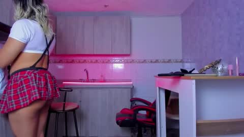 Snapshot of leonboom chatting on February 2026 08:18:01 PM Tom Rider online show from February 2026 08:18:01 PM