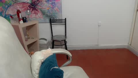 leonela   online show from September 2025 03:33:02 AM