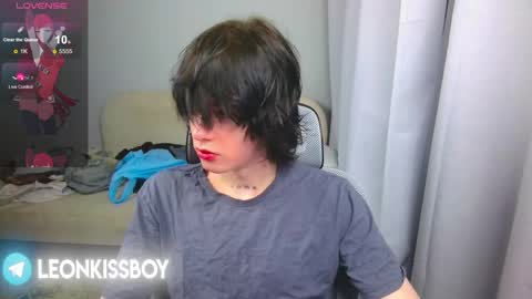 leonkissboy online show from April 2026 10:04:02 PM