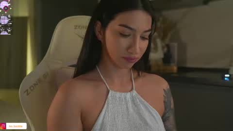 Leora online show from November 2025 05:26:01 PM