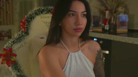 Leora online show from December 2025 05:09:02 PM