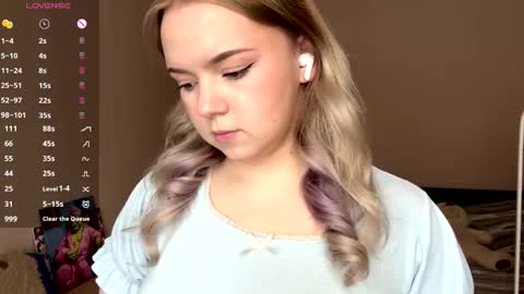 Snapshot of leotafredericks chatting on February 2026 07:04:02 AM Hello everyone Im Lora Its my first day Were going to have fun together online show from February 2026 07:04:02 AM