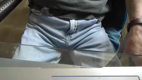 Snapshot of leoufdedingue chatting on October 2025 08:48:02 AM CESTMOI75100 online show from October 2025 08:48:02 AM