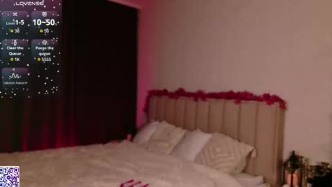 Nicole Moore online show from November 2025 02:52:02 PM