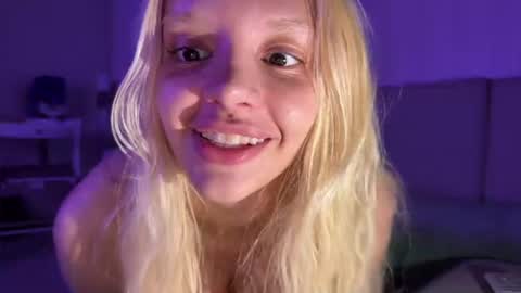 Snapshot of lesi_moonie chatting on July 2026 12:35:02 AM Lesi Join my fanclub before use my fanmenu online show from July 2026 12:35:02 AM