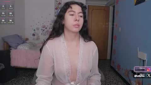 Snapshot of leslie9669 chatting on October 2025 05:02:02 PM Lesly online show from October 2025 05:02:02 PM