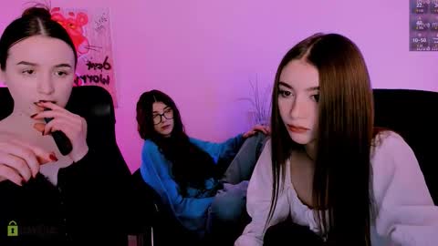 Snapshot of leslie_bird chatting on February 2026 02:33:01 PM leslie_bird online show from February 2026 02:33:01 PM