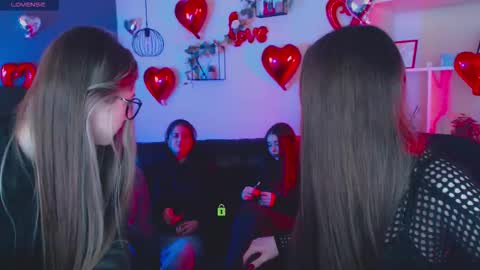 Snapshot of leslie_bird chatting on February 2026 08:38:01 PM leslie_bird online show from February 2026 08:38:01 PM