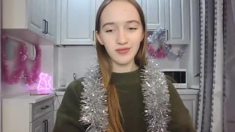 Snapshot of leslie_my_lovee chatting on December 2024 08:10:02 PM LESLIE online show from December 2024 08:10:02 PM