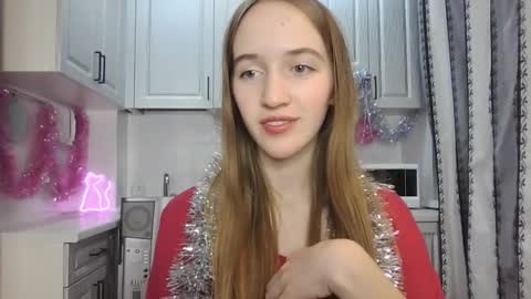 Snapshot of leslie_my_lovee chatting on December 2024 10:58:02 PM LESLIE online show from December 2024 10:58:02 PM