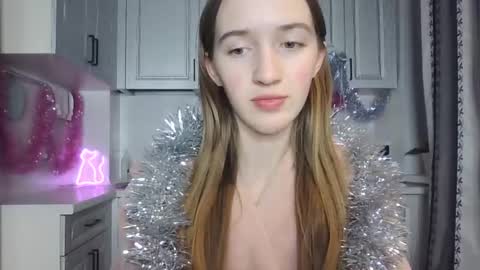 Snapshot of leslie_my_lovee chatting on December 2024 12:14:02 AM LESLIE online show from December 2024 12:14:02 AM