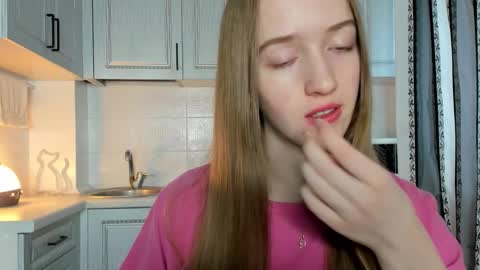 Snapshot of leslie_my_lovee chatting on November 2025 10:15:02 AM LESLIE online show from November 2025 10:15:02 AM