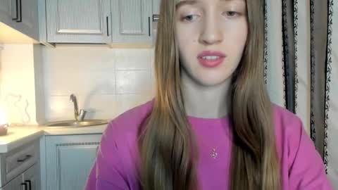 Snapshot of leslie_my_lovee chatting on November 2025 06:28:02 PM LESLIE online show from November 2025 06:28:02 PM