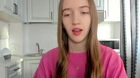 Snapshot of leslie_my_lovee chatting on November 2025 08:03:01 AM LESLIE online show from November 2025 08:03:01 AM