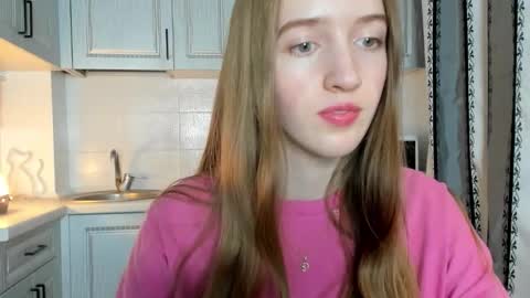 Snapshot of leslie_my_lovee chatting on November 2025 04:19:02 PM LESLIE online show from November 2025 04:19:02 PM