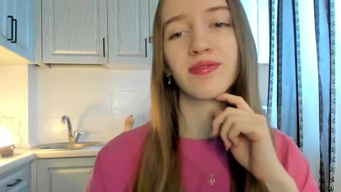 Snapshot of leslie_my_lovee chatting on December 2025 08:20:02 AM LESLIE online show from December 2025 08:20:02 AM