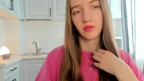 Snapshot of leslie_my_lovee chatting on April 2026 10:43:01 AM LESLIE online show from April 2026 10:43:01 AM