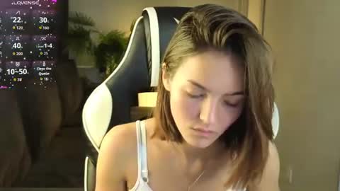 Snapshot of leslie_scottt chatting on July 2026 01:01:01 AM Leslie online show from July 2026 01:01:01 AM