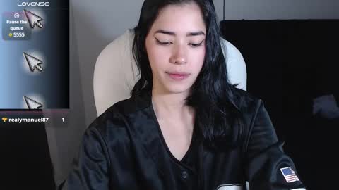 Snapshot of leslieblack_ chatting on February 2025 11:04:01 PM leslie online show from February 2025 11:04:01 PM