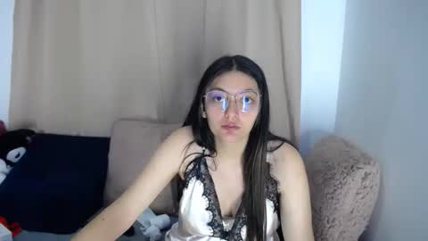 lessliee online show from March 2026 04:17:02 AM