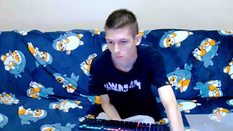 lester_broo online show from December 2025 06:58:01 PM