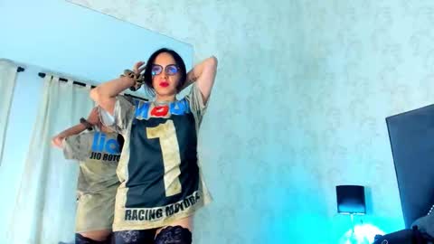 Leti White online show from November 2025 10:30:02 PM