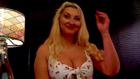 leticiareys online show from December 2025 07:53:01 PM