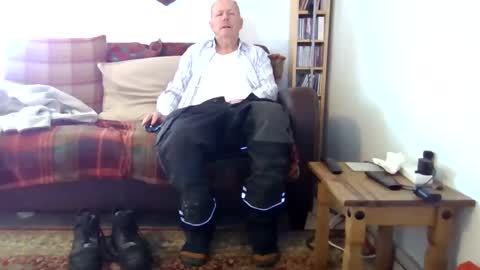 Snapshot of letmestrip chatting on September 2025 09:09:01 AM paul online show from September 2025 09:09:01 AM