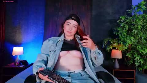 Snapshot of lexavega_ chatting on May 2026 10:00:01 AM lexavega_ online show from May 2026 10:00:01 AM