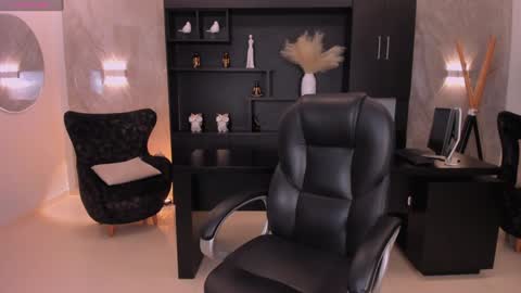 Snapshot of lexiewayne chatting on December 2024 10:55:02 PM Lexie online show from December 2024 10:55:02 PM