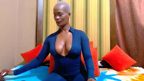 Silindile Caroline Madlala online show from December 2025 07:21:01 PM