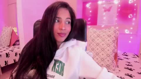 L I A  online show from October 2025 04:01:02 AM