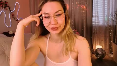 Lily online show from April 2026 05:01:02 AM