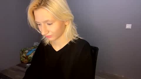 Leya online show from November 2025 06:54:01 PM