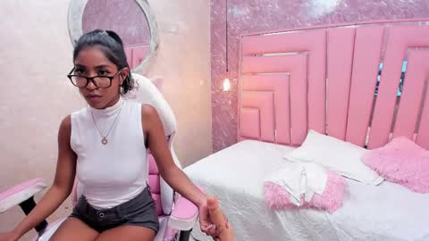 Snapshot of leyla_ebony chatting on December 2024 03:24:02 PM Leyla online show from December 2024 03:24:02 PM