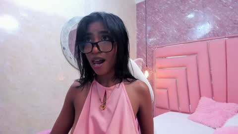 Snapshot of leyla_ebony chatting on January 2025 03:07:01 PM Leyla online show from January 2025 03:07:01 PM