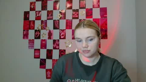 Leyla online show from November 2025 07:52:02 AM